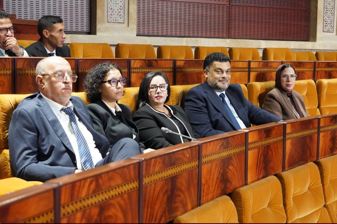 تحالف اليسار يتهم حكومة المنصوري بالتخلي عن تجريم الإثراء غير المشروع
